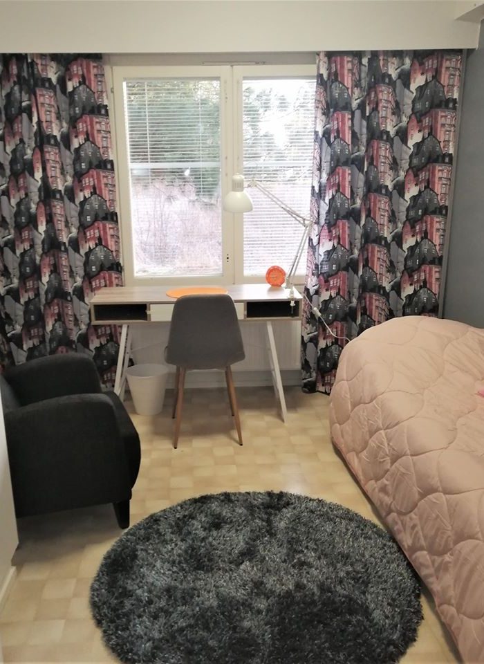 Yksilöllisesti sisustettu huone